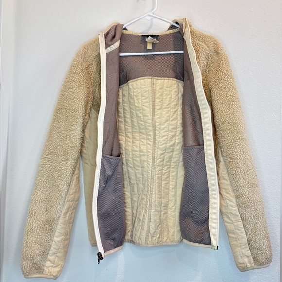Patagonia Women's Cream Teddy Jacket - Picture 6 of 7